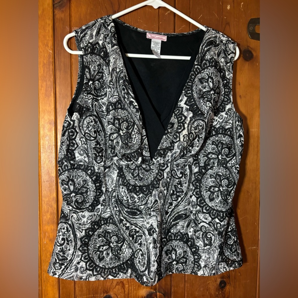 Black and white paisley v-neck dressy tank
